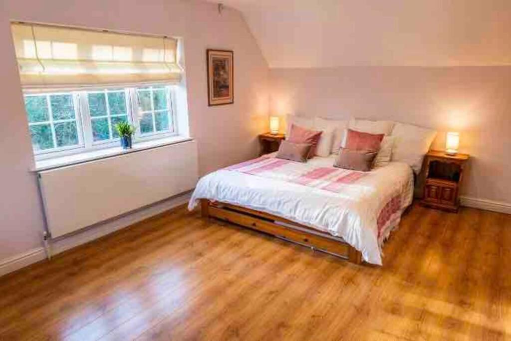 Langford Farmhouse - New Forest National Park Luxury 4Bd, Hot Tub, Cinema, 10 Acres Bartley Exterior photo